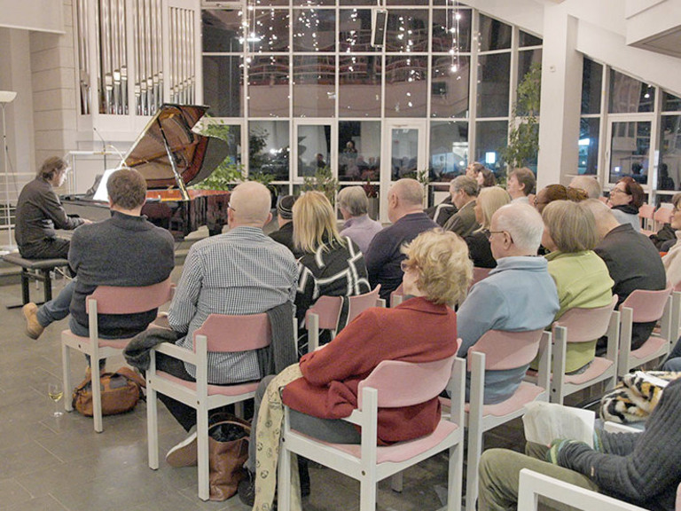 Die rund 60 Gäste hörten Werke Haydn, Beethoven, Ravel und Schubert, Diakonie Hospiz Wannsee, Berlin-Wannsee