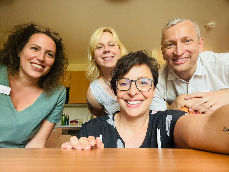 Ein Selfie mit Silvana Schumacher, Maja Matuschek, Katja Krusche und Jakob Eger, Dienstjubiläum M. Matuschek, Hospizarbeit in Berlin, Brandenburg, Hamburg, Schleswig-Holstein, Stationäre Hospize Wannsee, Woltersdorf, Volksdorf, Norderstedt